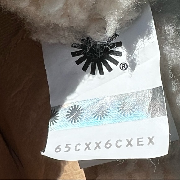 💯UGG STARLYN CHARCOAL SNEAKERS - WOMEN'S - Picture 15 of 15